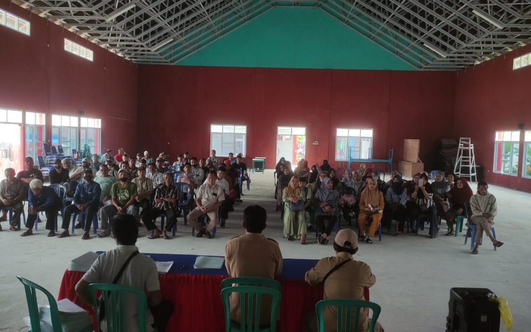 Penyerahan Sertifikat Tanah di Desa Badak Baru: Langkah Nyata dalam Menjamin Kepastian Hukum